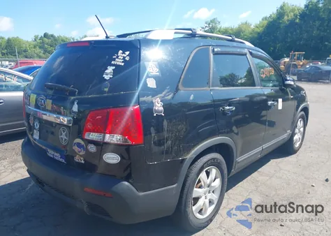 2013 Kia Sorento Lx z USA, uszkodzony, nr VIN 5XYKTDA64DG424596